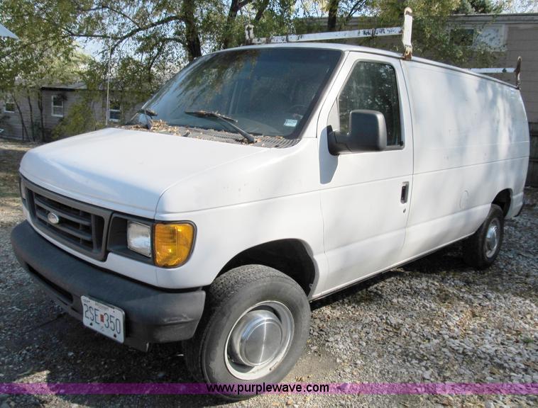 image for item B2524 2004 Ford Econoline E250 service van