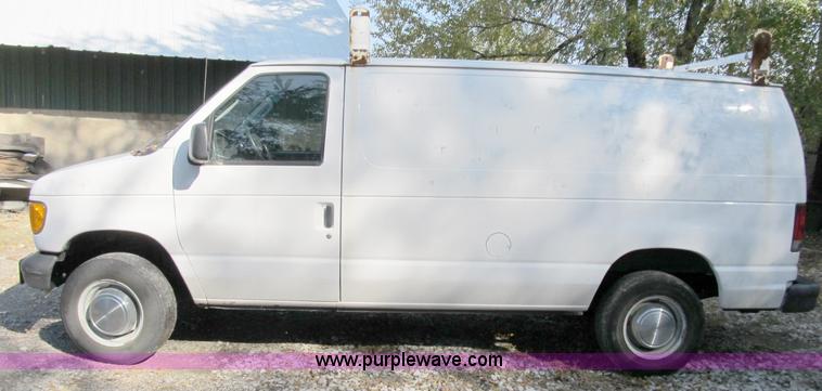 image for item B2524 2004 Ford Econoline E250 service van