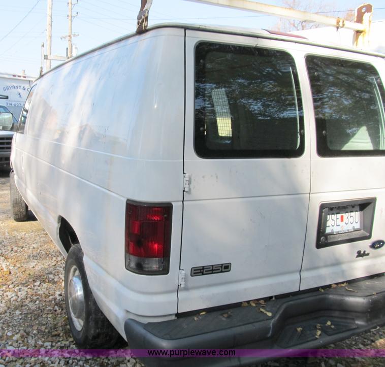 image for item B2524 2004 Ford Econoline E250 service van
