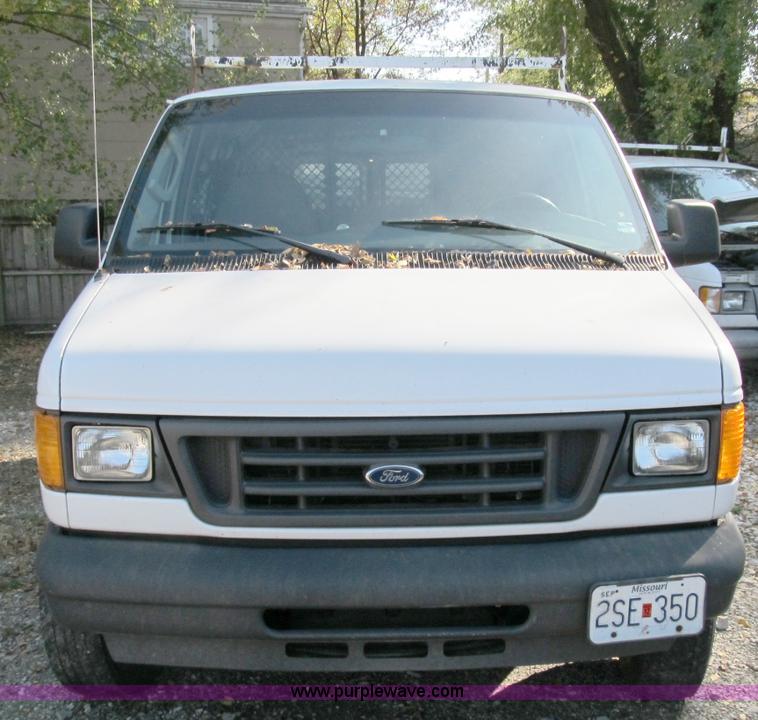 image for item B2524 2004 Ford Econoline E250 service van