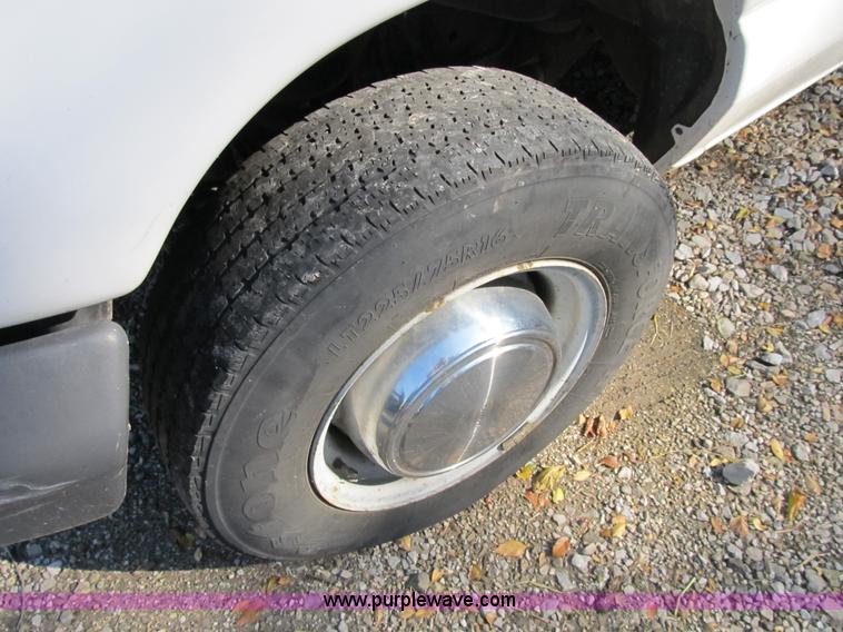 image for item B2524 2004 Ford Econoline E250 service van