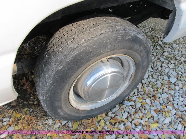 image for item B2524 2004 Ford Econoline E250 service van