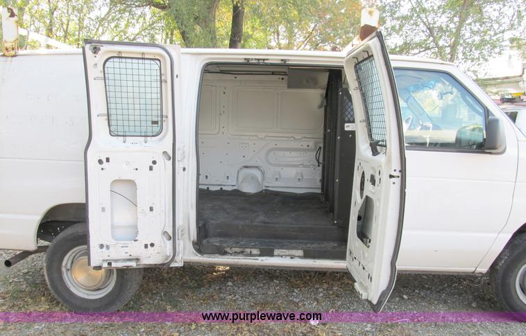 image for item B2524 2004 Ford Econoline E250 service van
