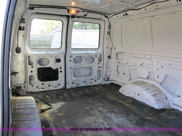 image for item B2524 2004 Ford Econoline E250 service van
