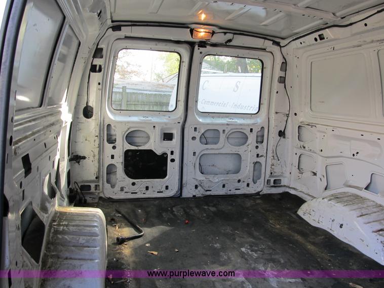 image for item B2524 2004 Ford Econoline E250 service van