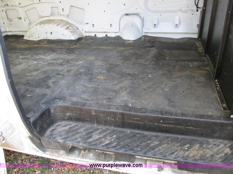 image for item B2524 2004 Ford Econoline E250 service van