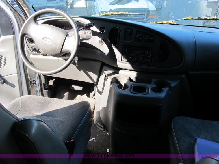 image for item B2524 2004 Ford Econoline E250 service van