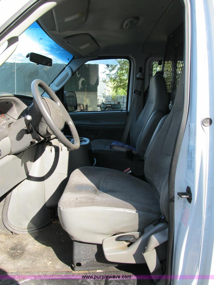 image for item B2524 2004 Ford Econoline E250 service van