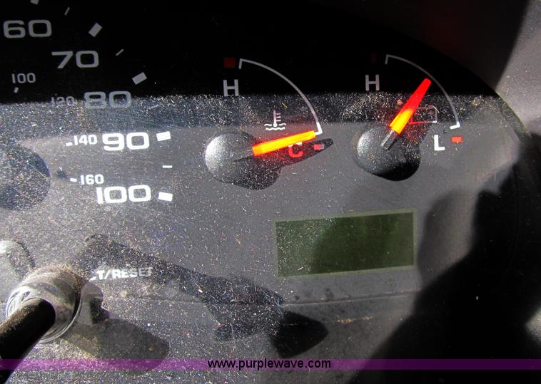 image for item B2524 2004 Ford Econoline E250 service van