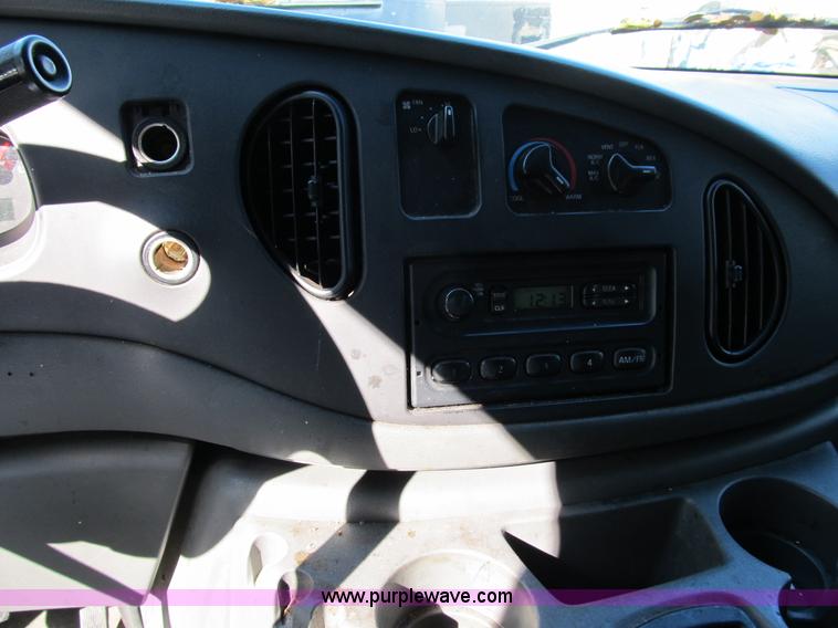 image for item B2524 2004 Ford Econoline E250 service van