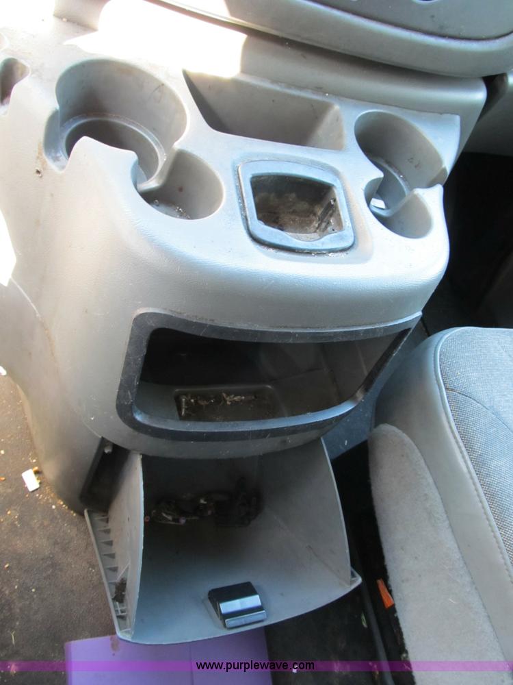 image for item B2524 2004 Ford Econoline E250 service van