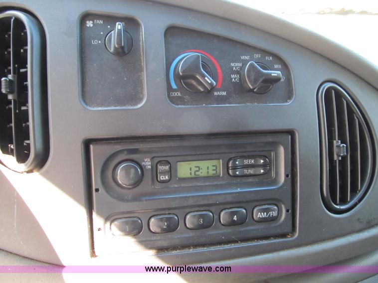 image for item B2524 2004 Ford Econoline E250 service van