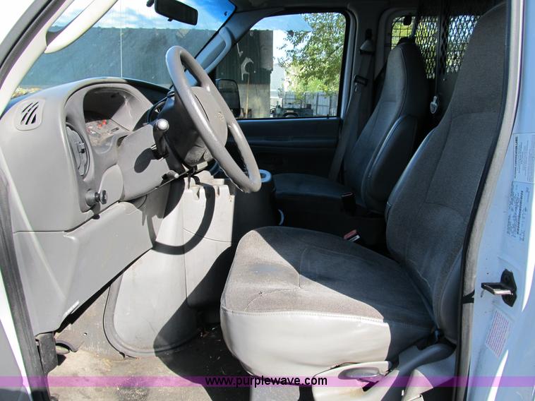image for item B2524 2004 Ford Econoline E250 service van