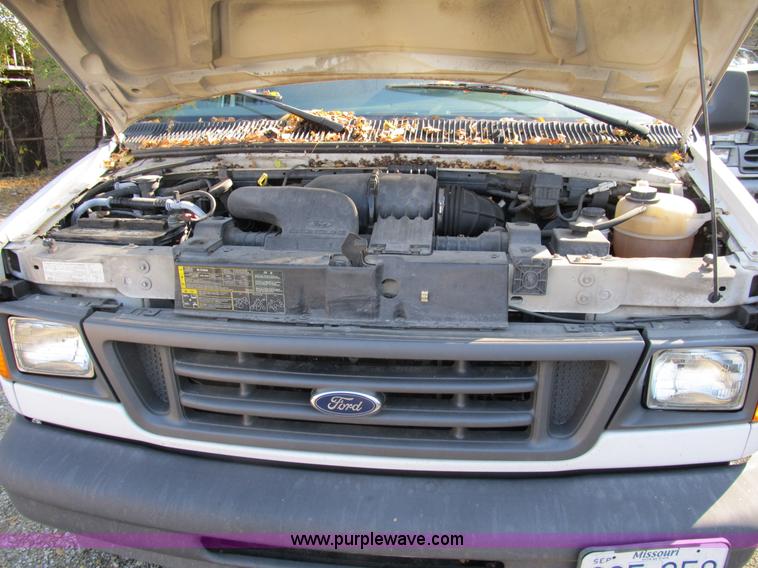 image for item B2524 2004 Ford Econoline E250 service van