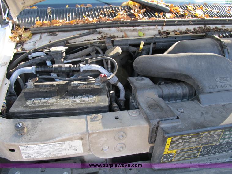 image for item B2524 2004 Ford Econoline E250 service van