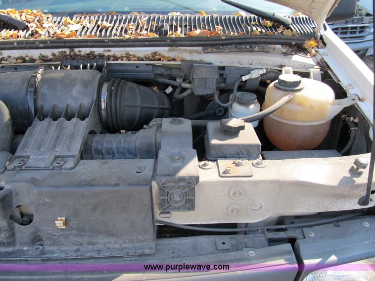 image for item B2524 2004 Ford Econoline E250 service van