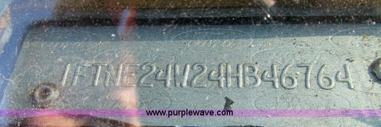 image for item B2524 2004 Ford Econoline E250 service van