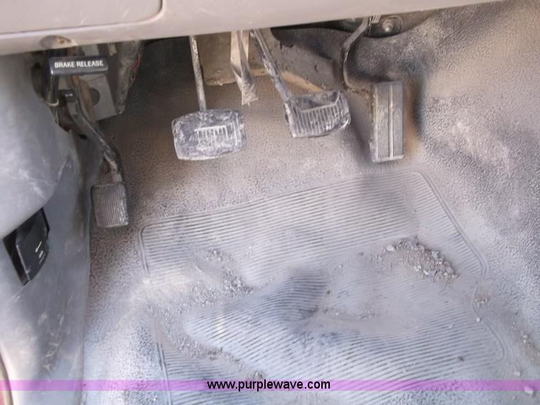 image for item B5061 1996 Ford F350 XLT crew cab pickup truck