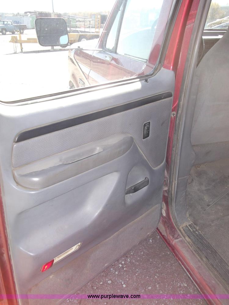 image for item B5061 1996 Ford F350 XLT crew cab pickup truck