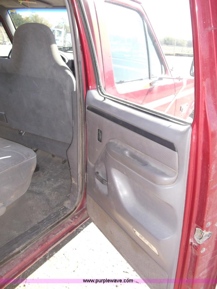 image for item B5061 1996 Ford F350 XLT crew cab pickup truck