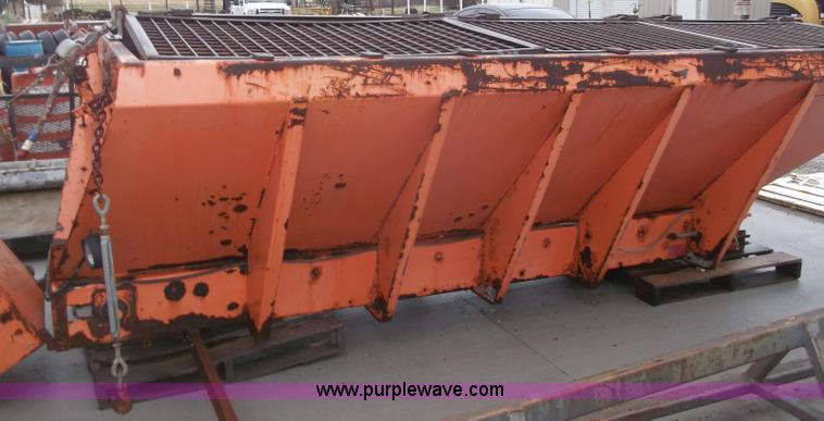 image for item B5064 1999 Warren salt spreader