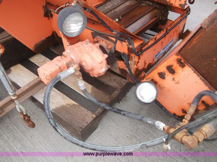 image for item B5064 1999 Warren salt spreader