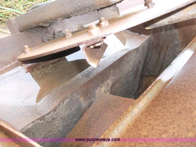 image for item B5064 1999 Warren salt spreader