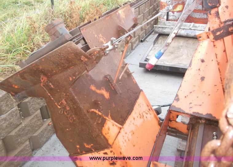 image for item B5064 1999 Warren salt spreader