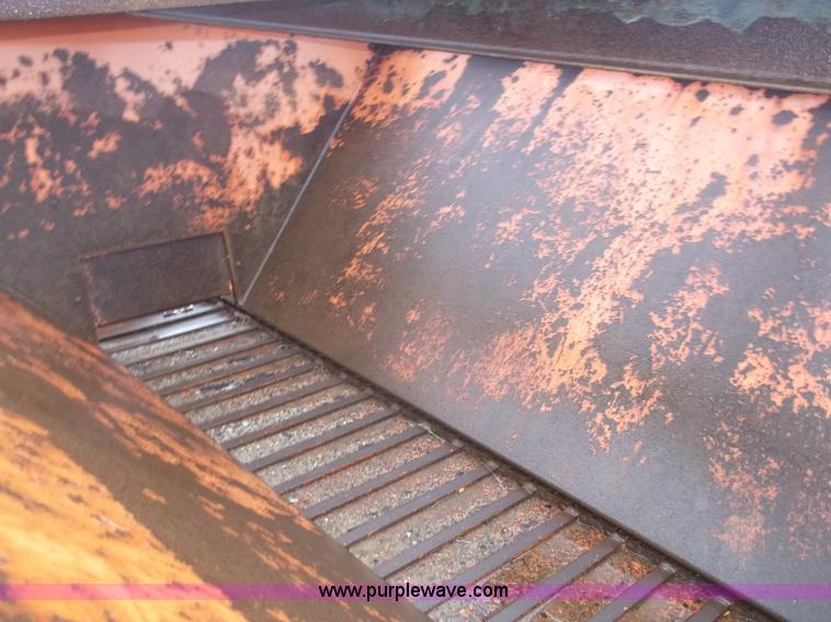 image for item B5064 1999 Warren salt spreader