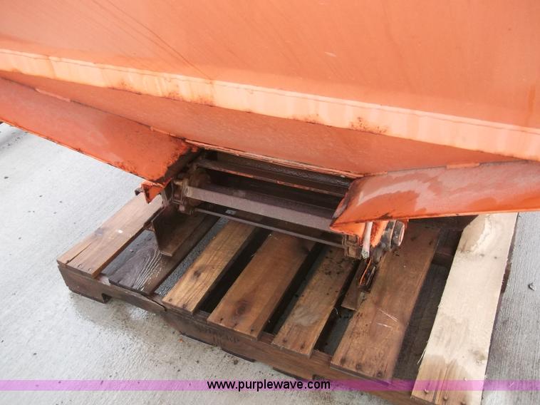 image for item B5064 1999 Warren salt spreader