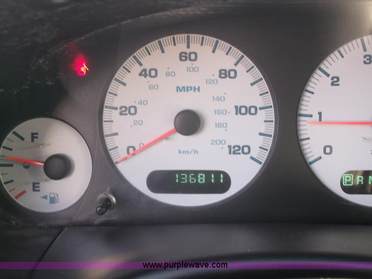 image for item B5069 2002 Chrysler Voyager LX mini van