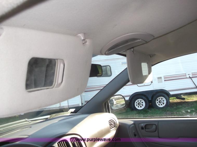 image for item B5069 2002 Chrysler Voyager LX mini van