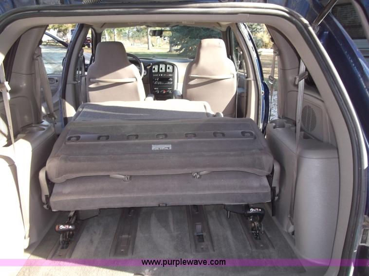 image for item B5069 2002 Chrysler Voyager LX mini van