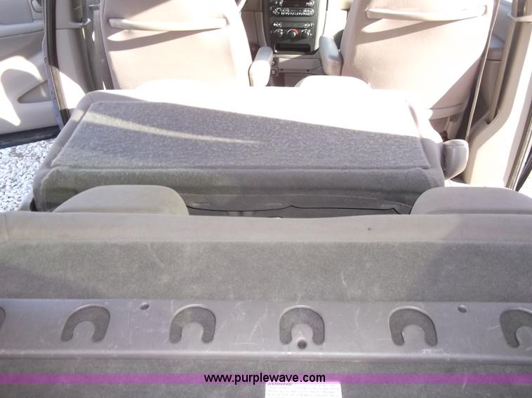 image for item B5069 2002 Chrysler Voyager LX mini van