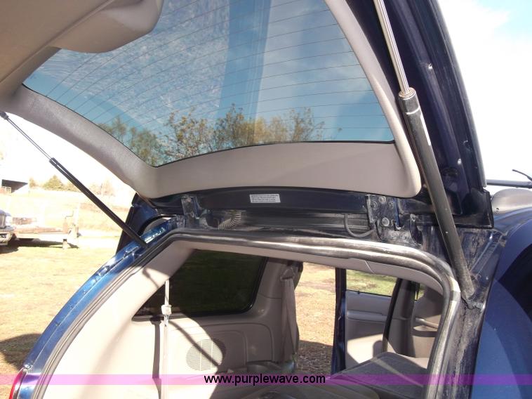 image for item B5069 2002 Chrysler Voyager LX mini van