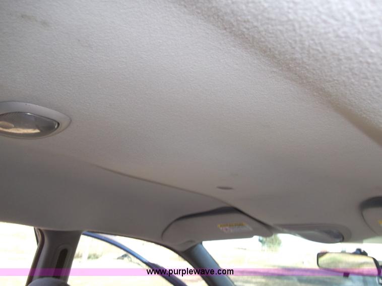 image for item B5069 2002 Chrysler Voyager LX mini van