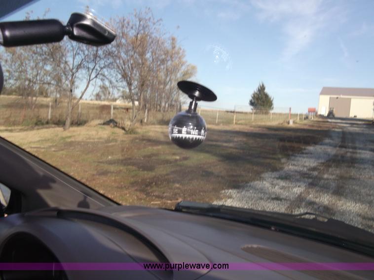 image for item B5069 2002 Chrysler Voyager LX mini van