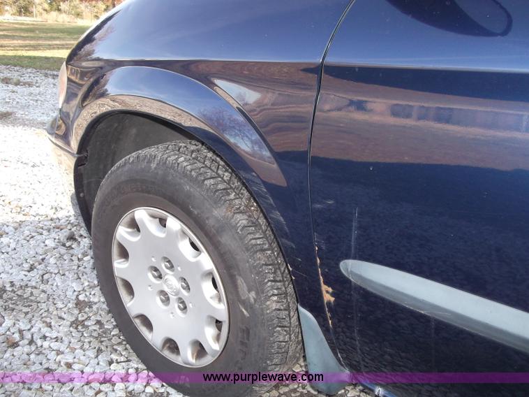 image for item B5069 2002 Chrysler Voyager LX mini van