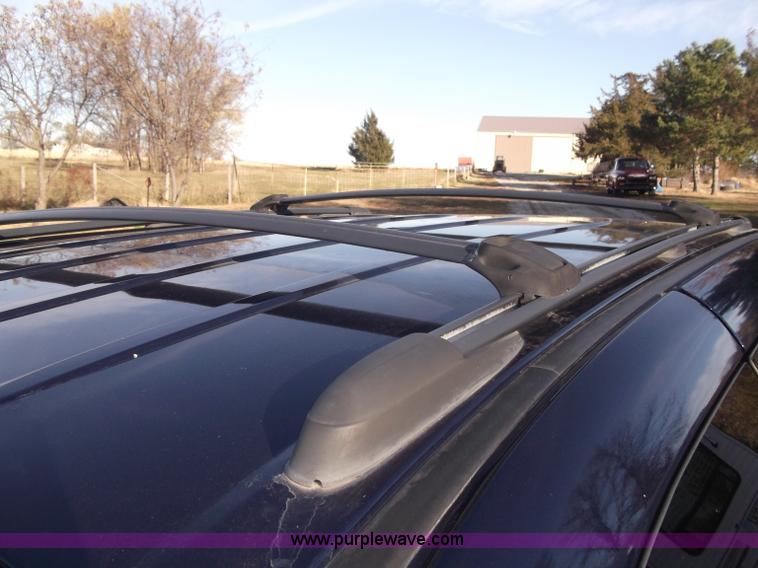 image for item B5069 2002 Chrysler Voyager LX mini van