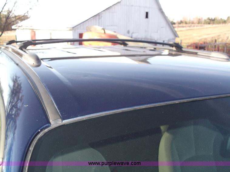 image for item B5069 2002 Chrysler Voyager LX mini van