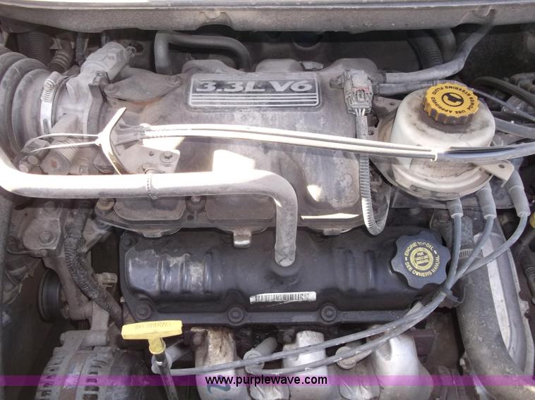 image for item B5069 2002 Chrysler Voyager LX mini van