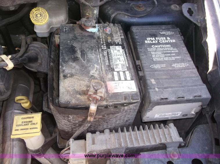 image for item B5069 2002 Chrysler Voyager LX mini van