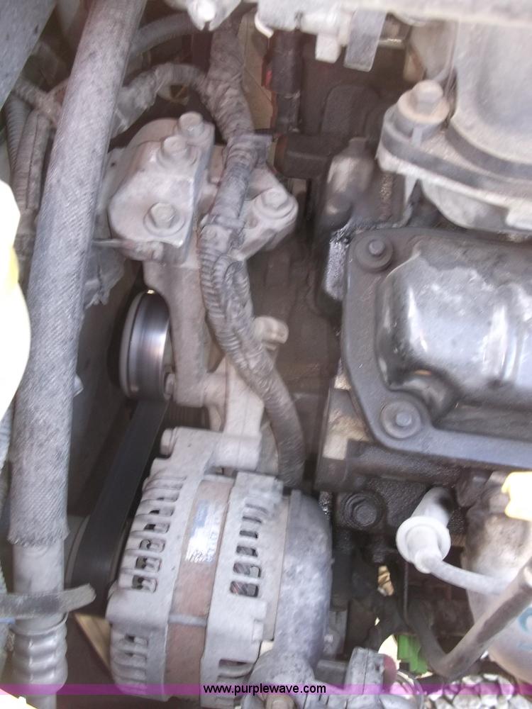 image for item B5069 2002 Chrysler Voyager LX mini van