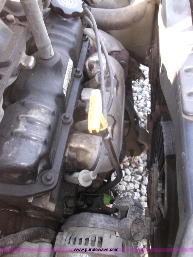 image for item B5069 2002 Chrysler Voyager LX mini van