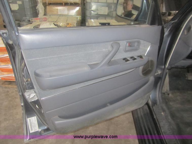 image for item B5546 1994 Toyota Land Cruiser SUV