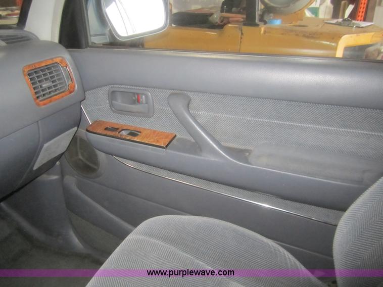 image for item B5546 1994 Toyota Land Cruiser SUV