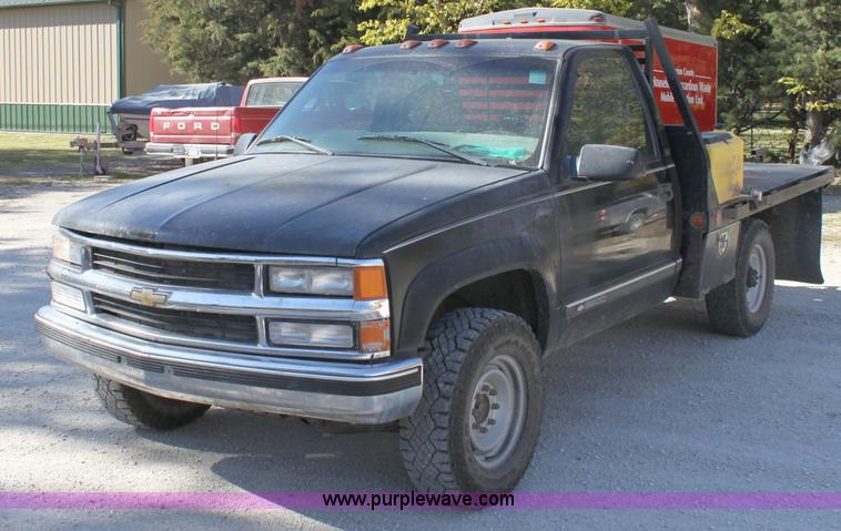 image for item B8617 2000 Chevrolet K3500LS  pickup truck