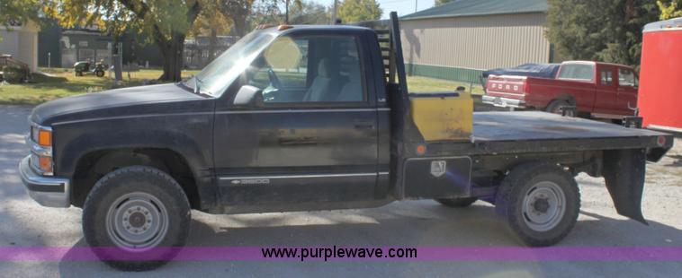 image for item B8617 2000 Chevrolet K3500LS  pickup truck