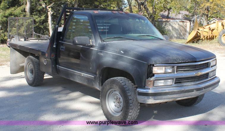 image for item B8617 2000 Chevrolet K3500LS  pickup truck