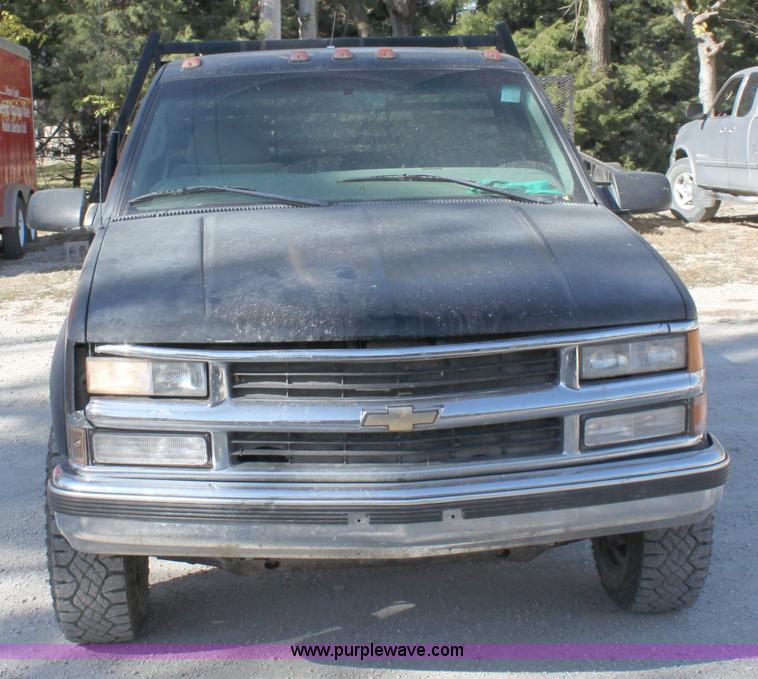 image for item B8617 2000 Chevrolet K3500LS  pickup truck